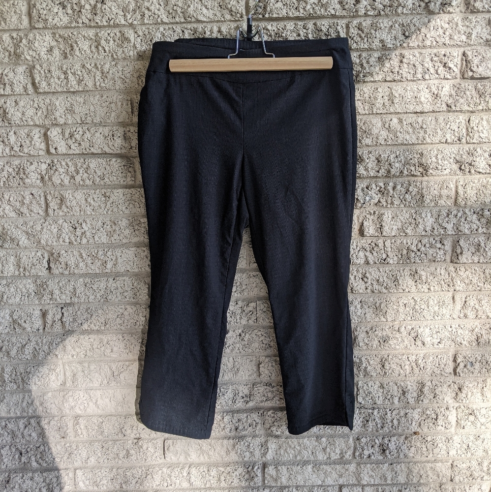 Van Heusen Textured Black Capri